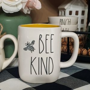 BEE KIND BEE MUG RAE DUNN